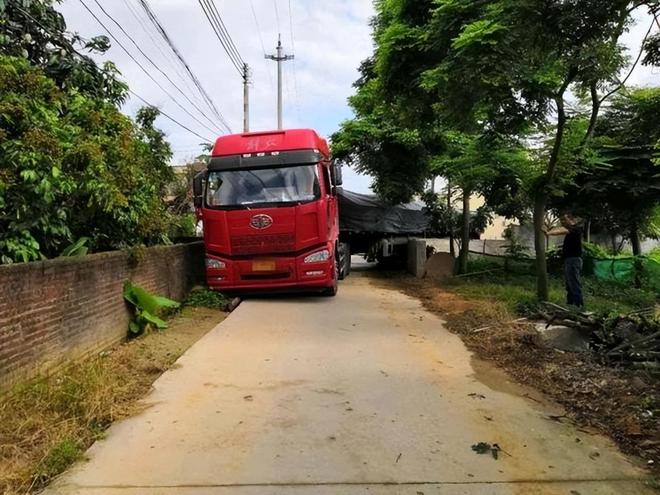 修了跟没修一样！农村水泥路宽度普遍只有35米为何不能修宽点(图6)